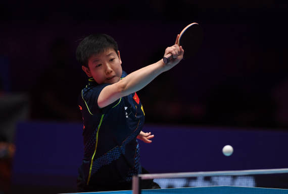 足球巴萨公布主力中场伤情，将缺阵一月