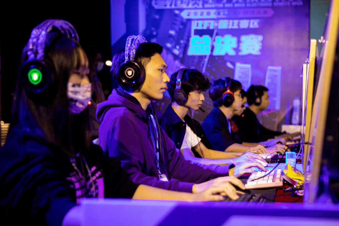 在与哥伦比 在与哥伦比