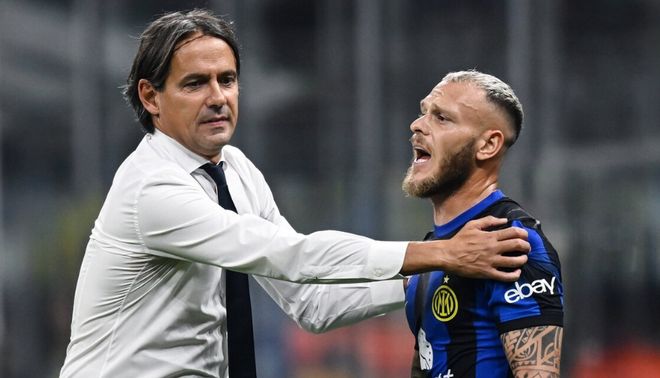 见面礼，穆勒把一条皮裤作为礼物送给将13号球衣让给他的球员